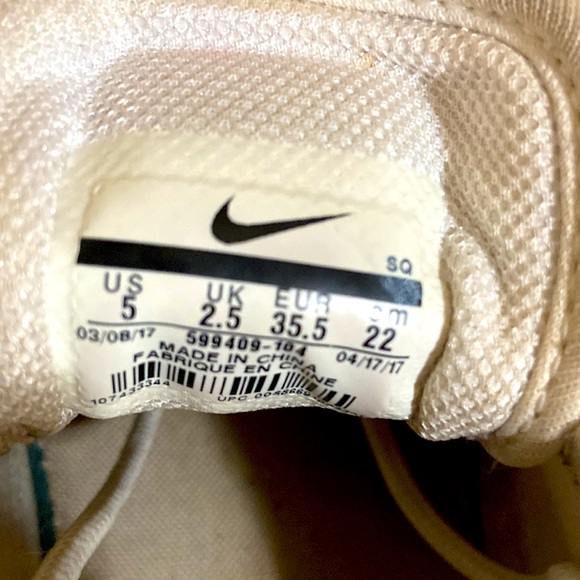 White Nike Air Max Thea size 5 - Picture 3 of 3